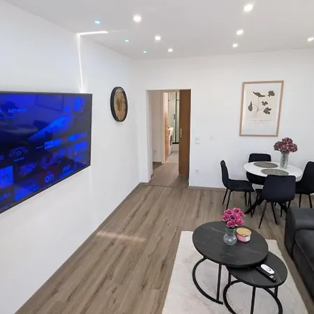 Lovely For 3 Apartment *
