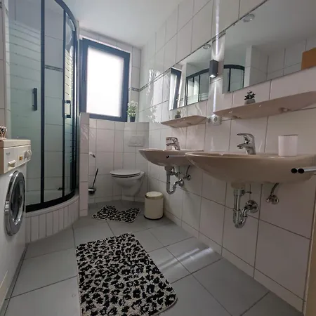 Lovely For 3 Apartment *